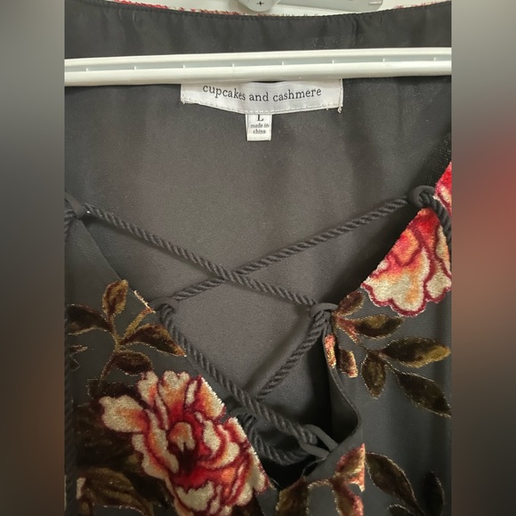 Cupcakes and Cashmere Large, Black Floral Dress - Picture 3 of 6